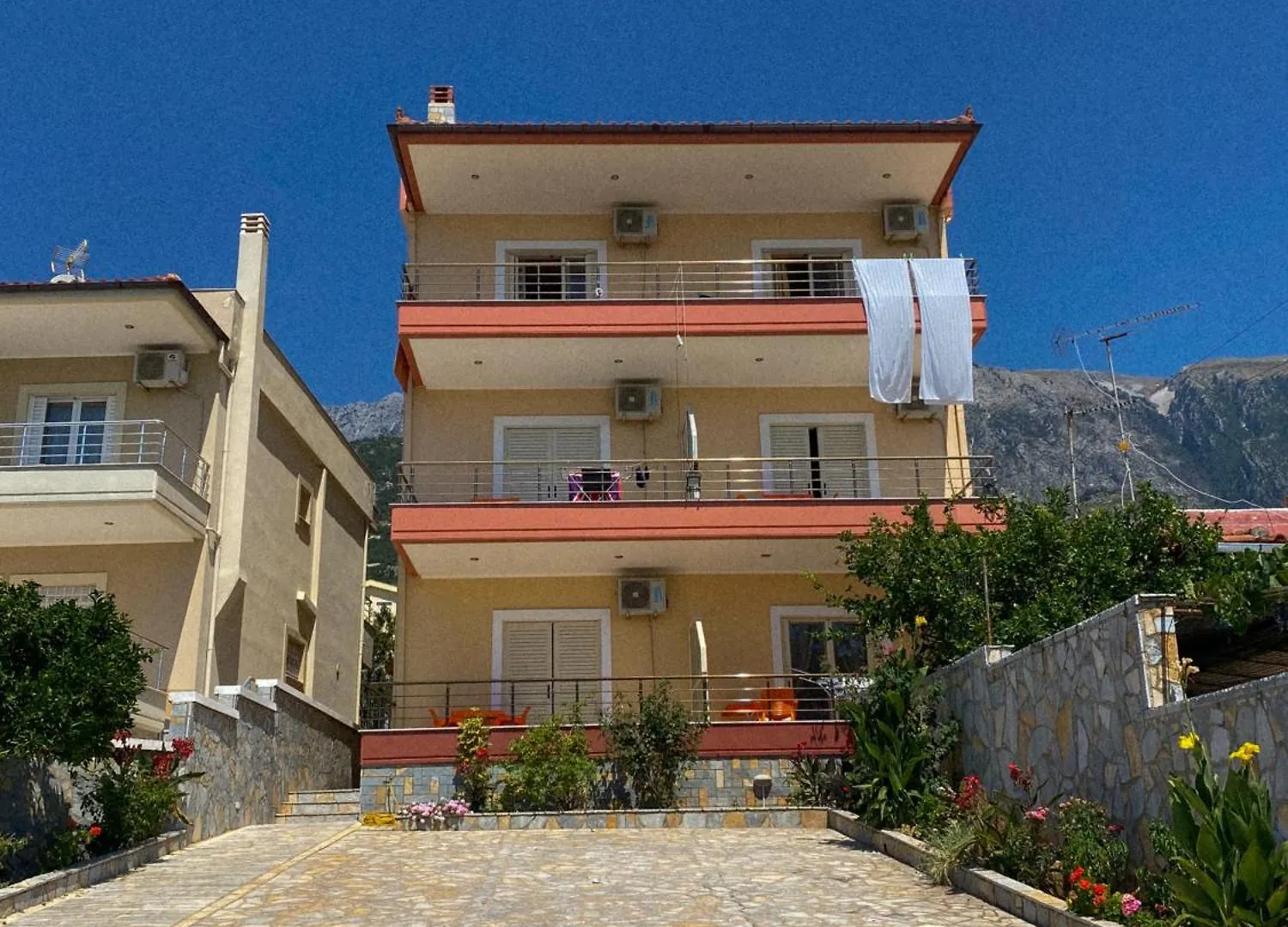 Dhori House Dhërmi 0*,