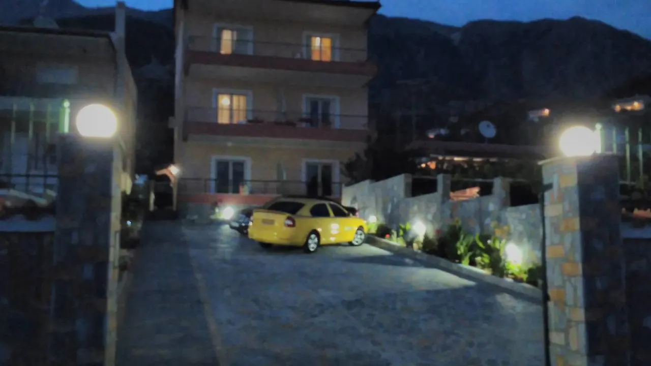 Dhori House Dhërmi 0*,